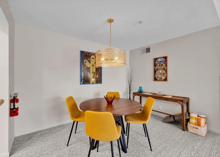 Villa Gated Urban Palm Escape Palm Springs