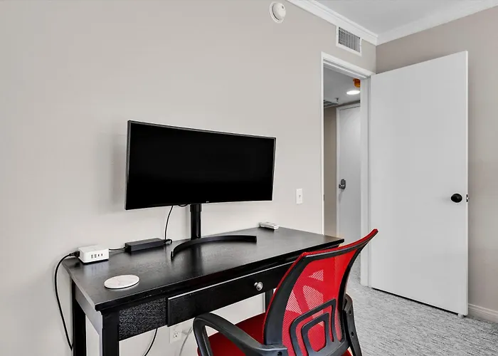 Villa Gated Urban Palm Escape Palm Springs