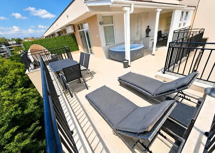 Luxury Penthouse Studio With Outdoor Hot Tub And Panoramic Views Slantschew brjag