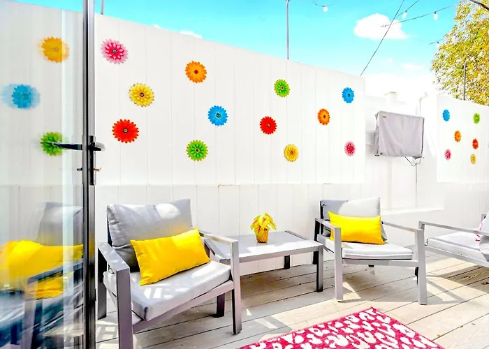 F- Poppin Noho Pad- Hottub, 2-Units, 15M U-Studios Los Angeles