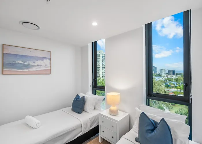 The Riviera - Brand New Luxury River Front 2 Bedroom Unit With Parking & Pool Gold Coast