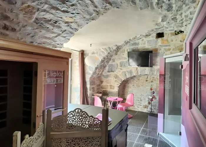 Gite Sublime Spa, Piscine Indoor Mostuéjouls