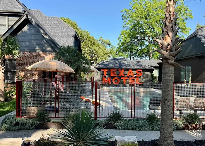 The Reverie - Romantic & Eclectic With Pool & Hot Tub At The Ponderosa Houston
