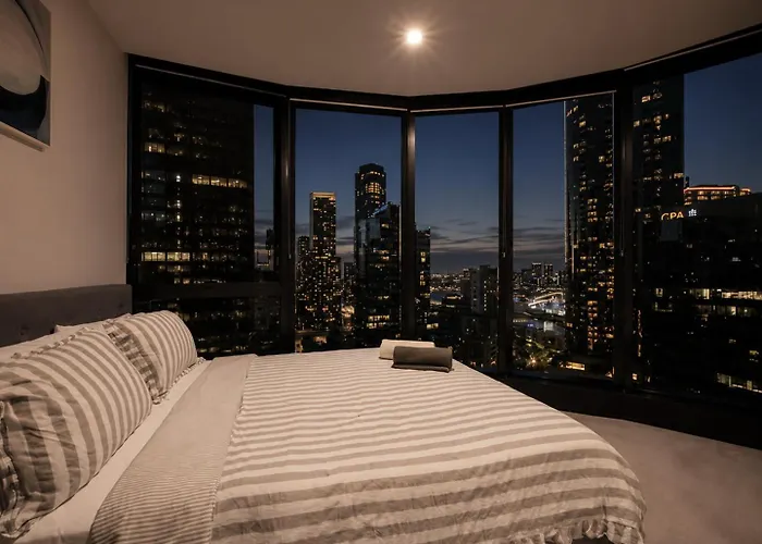 Skyline Suites - Stylish Corner Suite, City Views Melbourne City
