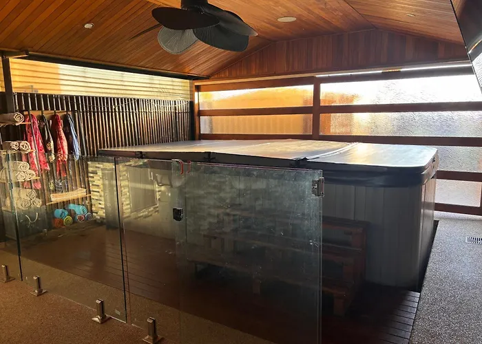 Luxury Retreat With Swim Spa, Outdoor Bar! Canning Vale Perth