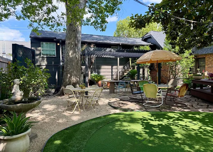 Villa Poolside Getaway With Courtyard, Hot Tub, Easy World Cup Access Houston