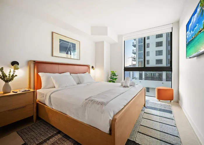 Stylish Apt With Rooftop Pool In Downtown Miami