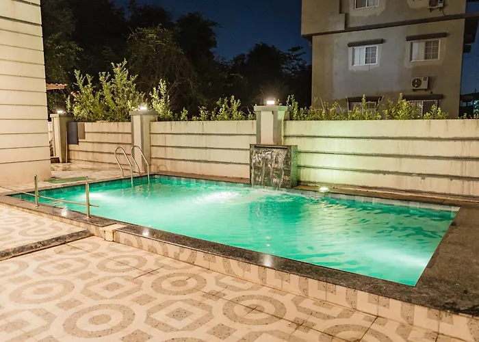 Paradise Villa Lonavla - 6Bhk With Heated Pool And Turf