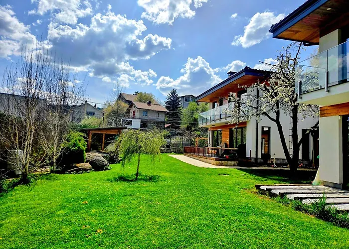 Ma-Bebe Summer Playhouse - Jacuzzi, Sauna, Playground, Lake And Woods --- 1 Or 2 Families Welcomed --- Nb-Events And Outside Guests Are Not Allowed Pancharevo