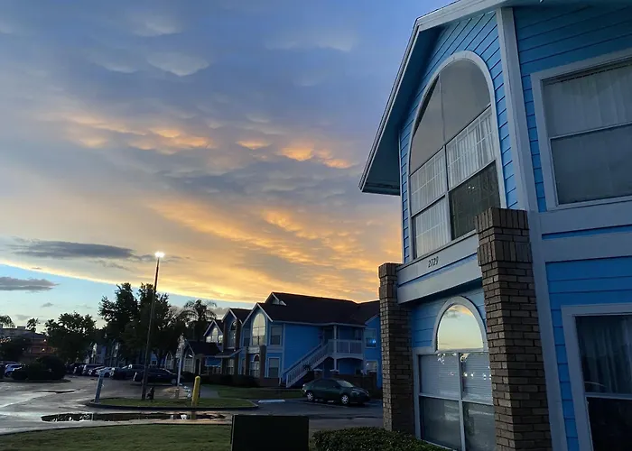 Blue Crush | House In Kissimmee With Pool, Hot Tub, And Tennis Access
