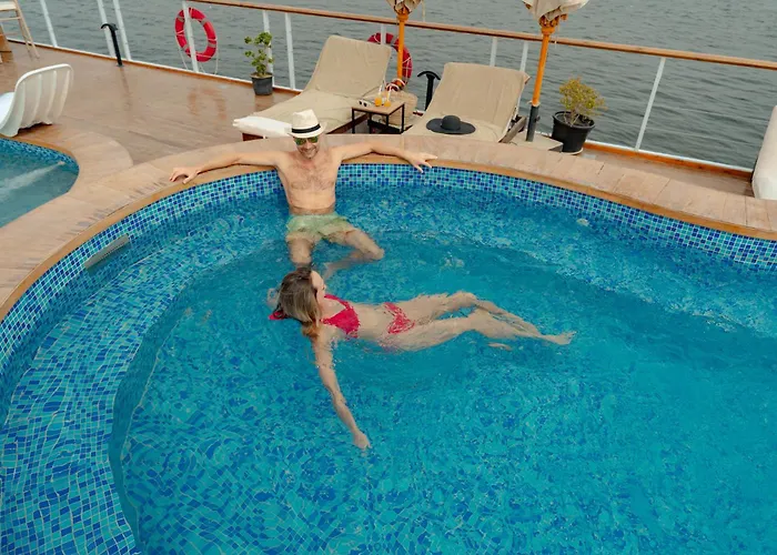Hathor Ultra Luxury Dahabiya Nile Cruise - Saturday From Luxor 7 Nights & Available For Charter
