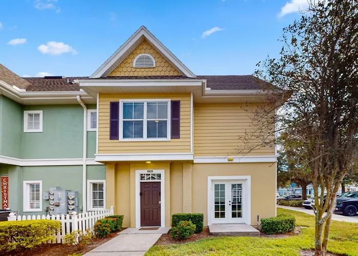 Spacious Townhouse With Jetted Tub, Game Room, Heated Pool & Fitness Amenities Kissimmee