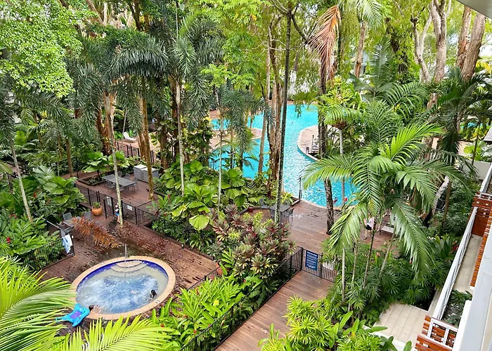 Stunning Top Floor Apartment Views To Palm Cove