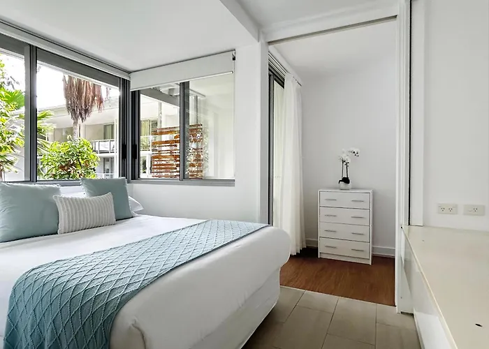 Stunning Top Floor Apartment Views To Palm Cove