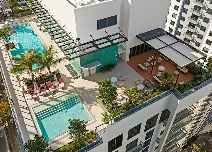 Sleek Downtown Apartment Rooftop Pool Miami