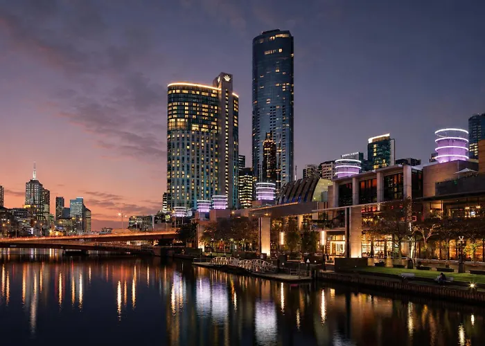 Skyline Suites - Stylish Corner Suite, City Views Melbourne City