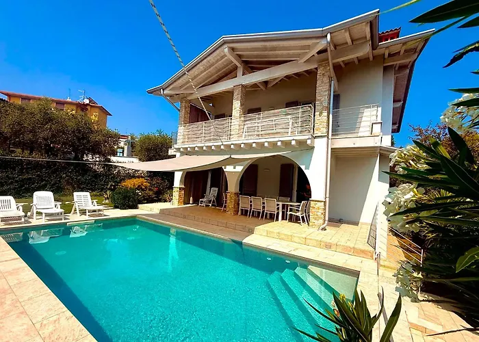 Villa Bocciolo, Piscina, Giardino, Vasca Idromassaggio Manerba del Garda