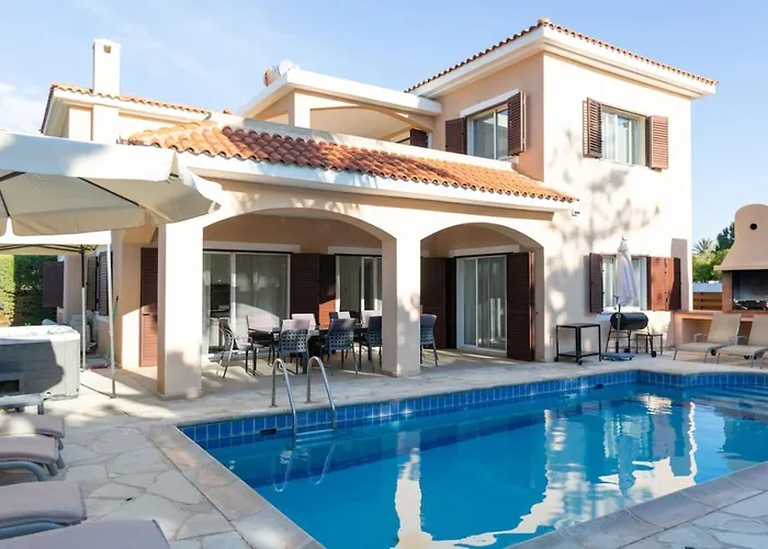 Villa Sapphire - Luxury 5Br Designer Retreat With A Private Swimming Pool Peyia