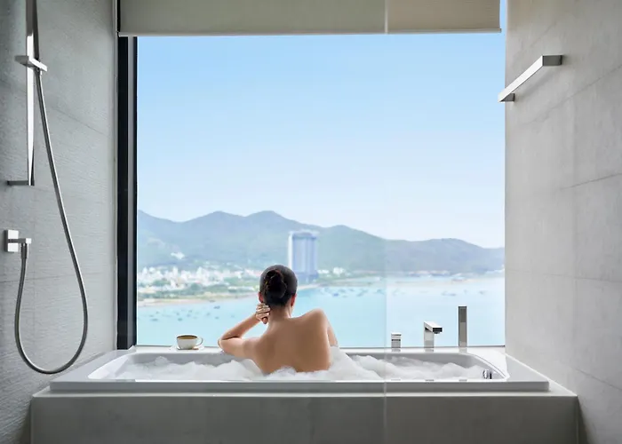Hotel Voco Scenia Bay Nha Trang By Ihg