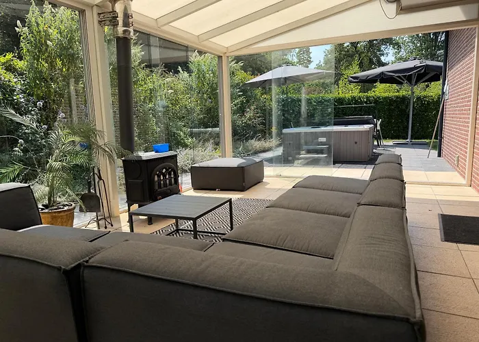 Villa Familienhaus Rheeze mit Whirlpool | 10 personen