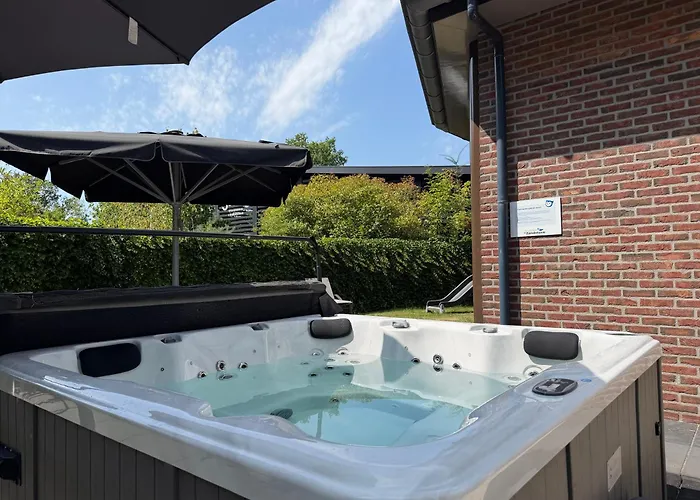 Villa Familienhaus Rheeze mit Whirlpool | 10 personen