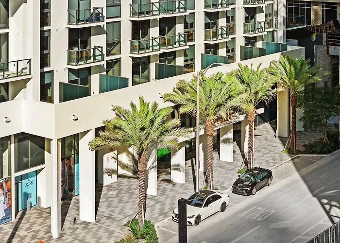 Sleek Downtown Apartment Rooftop Pool Miami