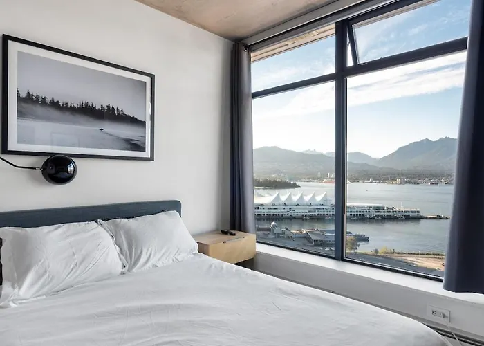 The W, Modernized 2 Bedroom Downtown Highrise Vancouver