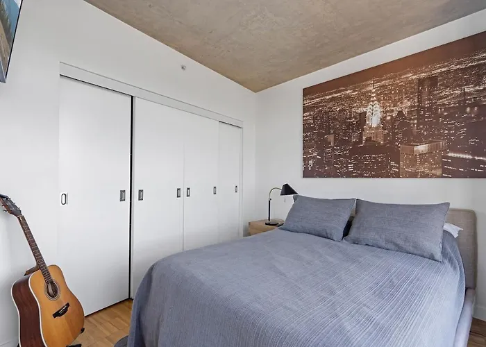 The W, Modernized 2 Bedroom Downtown Highrise Vancouver