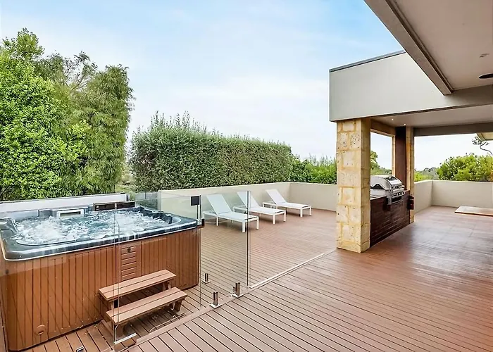 Stunning Home Alfresco Entertainment Jacuzzi Rye