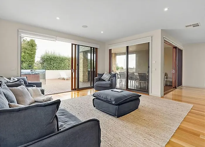 Stunning Home Alfresco Entertainment Jacuzzi Rye