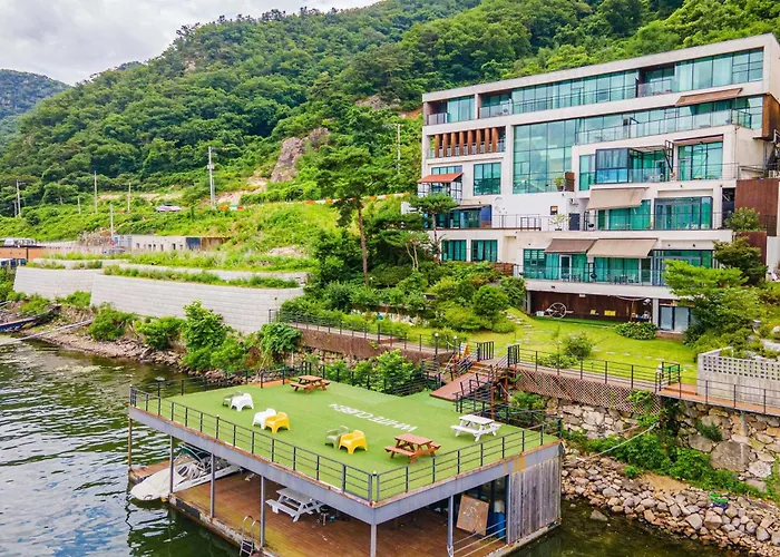 Gapyeong Pension White Cube 24 Spa Pension