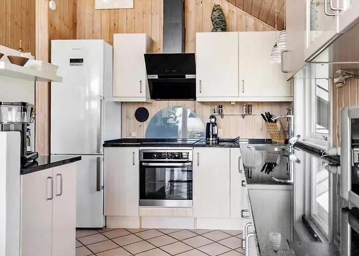 Villa 1405-Aakirkeby-Holsteroddevej-22 Vester Somarken