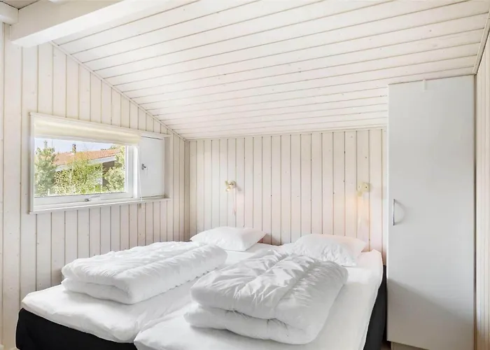 Villa 1327 Aakirkeby - Holsteroddevej 15 Vester Somarken