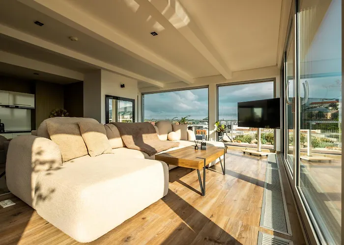 Penthouse Centrum S Dokonalym Vyhladom A Velkou Terasou Neutra