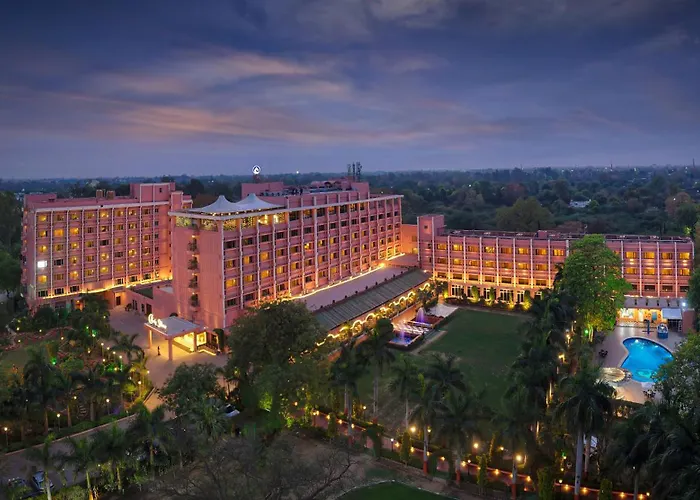 Hotel Clarks Shiraz Agra 