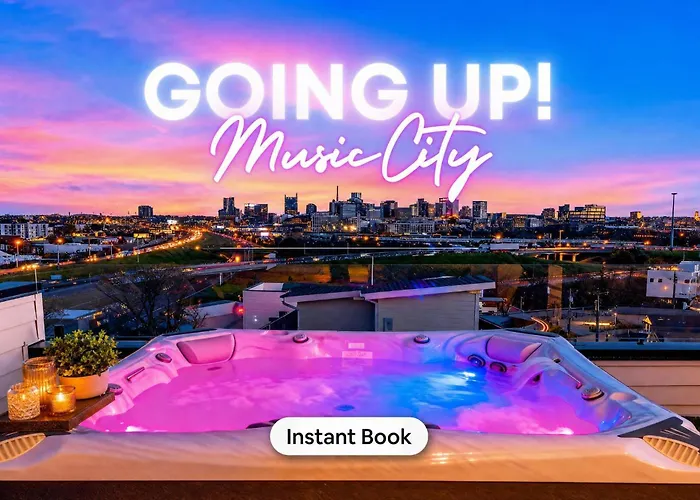 Elevator With Rooftop Hot Tub & Spacious Yard Nashville