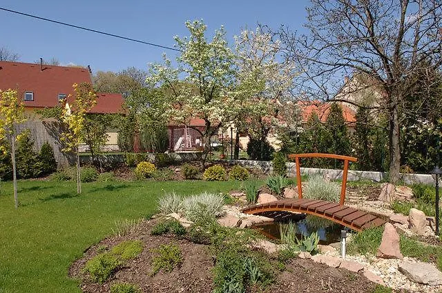 Hotel Aranykert Vendeghaz Erlau