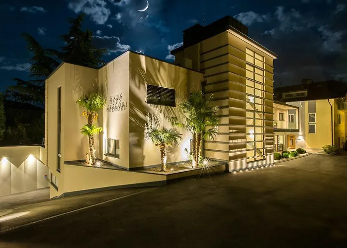 Haus Gregori Modern & Central Stay In Vineyard With Rooftop & Served Breakfast Kaltern