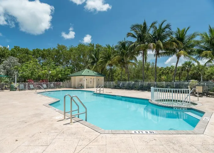 Sunrise Suites Panama Suite #310 Key West