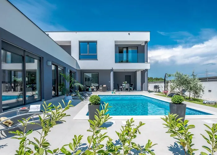 Wellness & Spa Luxury Villa Nicole - Families Only Pula