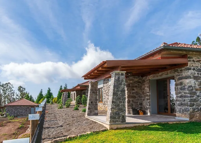 Rochao Village By Rent2U, Lda Calheta 