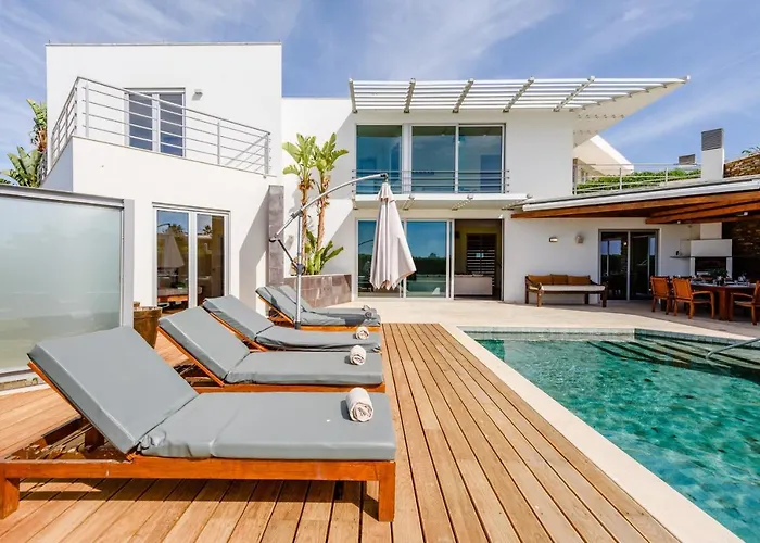 Ferragudo Premium Villa - Heatable Pool & River Views