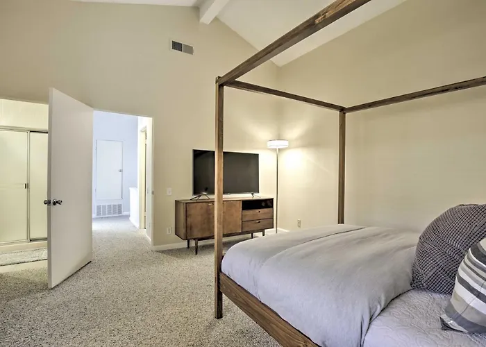 Condo With Mountain Views-3Mi To Dt Palm Springs